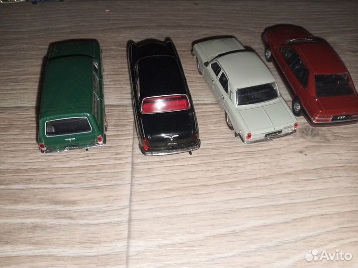 Модель автомобиля 1:43 волга газ