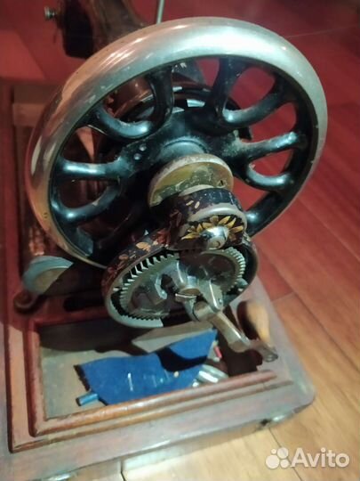 Продам швейную машинку Singer в рабочем состоянии