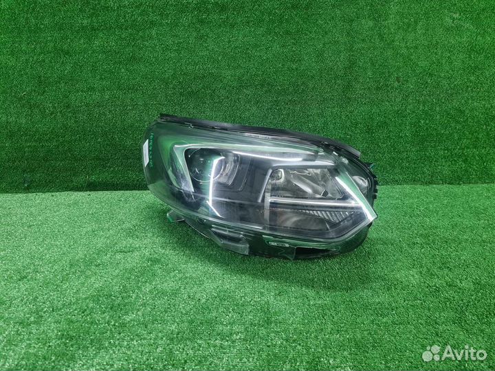 Фара правая Opel Zafira Life