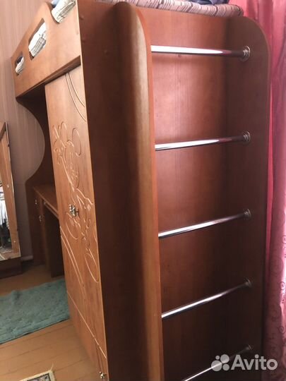 Детская мебель: стол-шкаф-двухярусная кровать