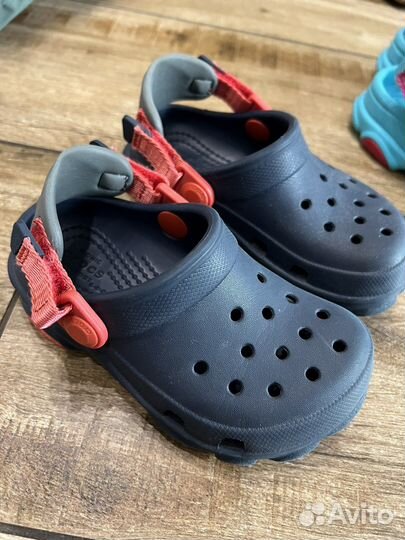Сандали crocs