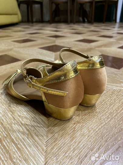 Профессиональные туфли для бальных танцев