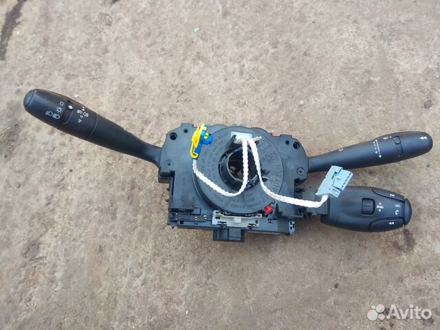 Переключатель подрулевой Пежо 408 308 Peugeot 408