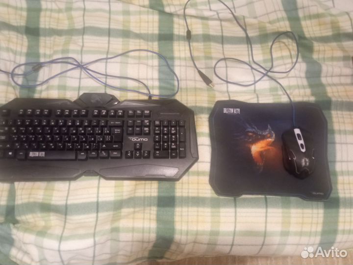 Игровая клавиатура и мышь с ковриком