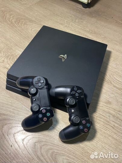 Sony Playstation 4 Pro 1TB 2 геймпа