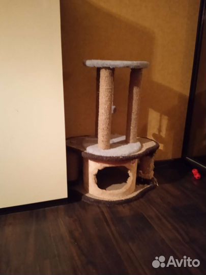 Домик для кошки с когтеточкой бу