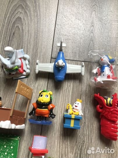 Игрушки из киндер сюрприз Макси