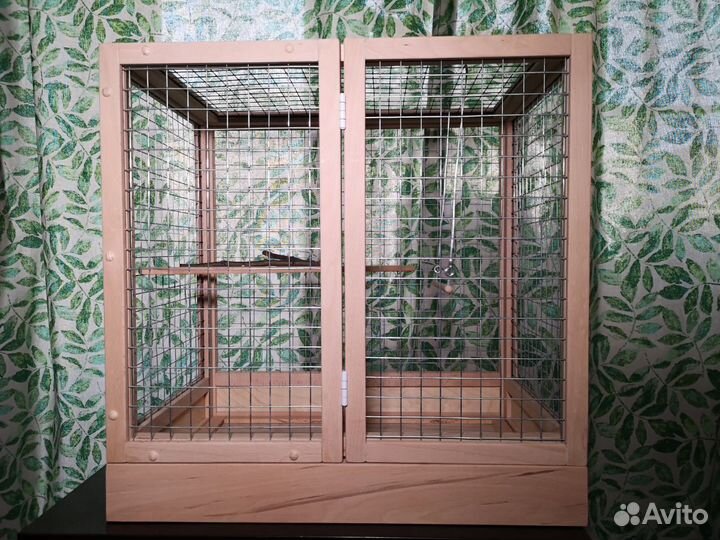 Деревянная клетка для птиц (экзотических животных)