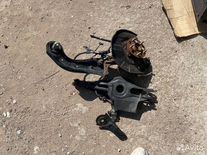 Задний кулак Тойота Рав 4 50 4 WD