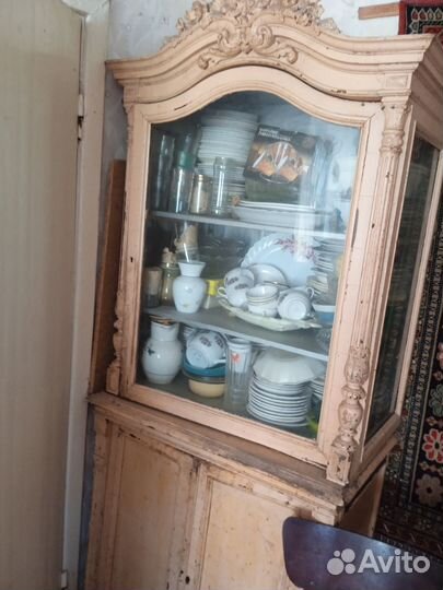 Старинный буфет горка