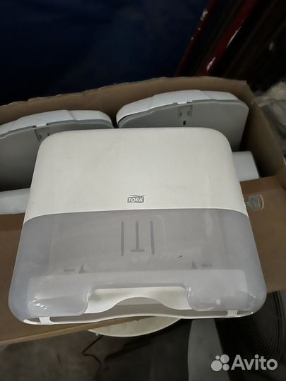 Диспенсеры для бумажных полотенец и туалетной бума