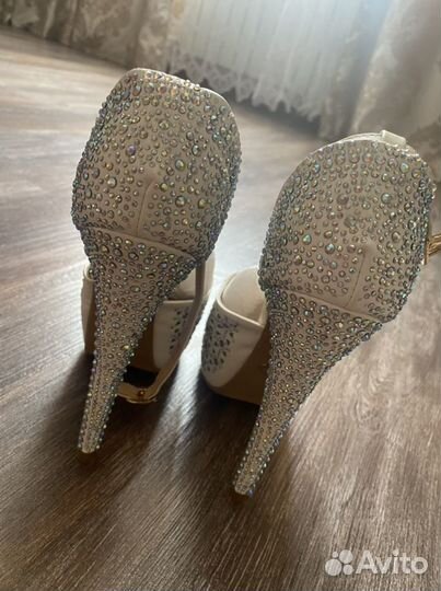 Босоножки женские