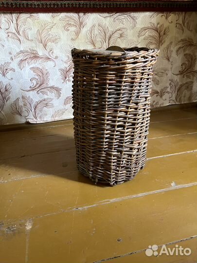 Корзина плетеная с крышкой