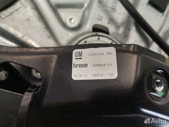 Стеклоподъемник передний правый Opel Astra