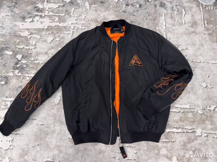 Продам бомбер Bershka