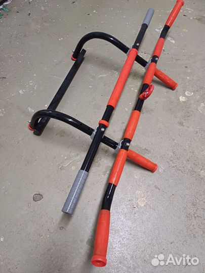 Турник настенный