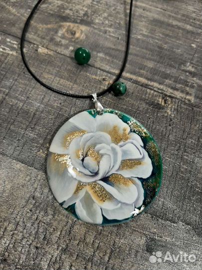 Подвеска кулон Пион из перламутра с росписью