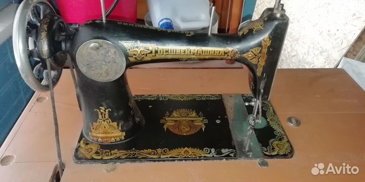 Старинная швейная машина П.Г.М.З. «госшвеймашина»