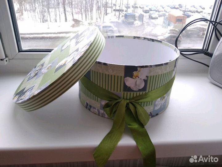 Подарочная коробка