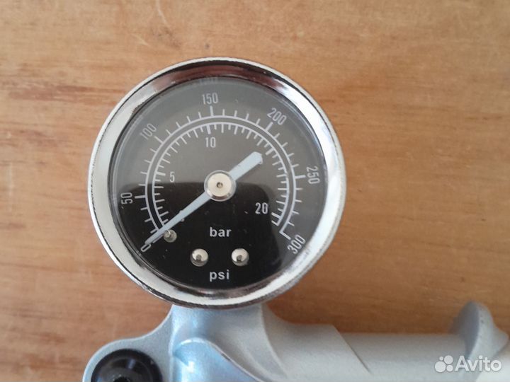 Насос велосипедный с манометром Giyo GS02D