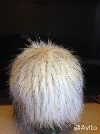 Шапка вязанная с меховыми полосками