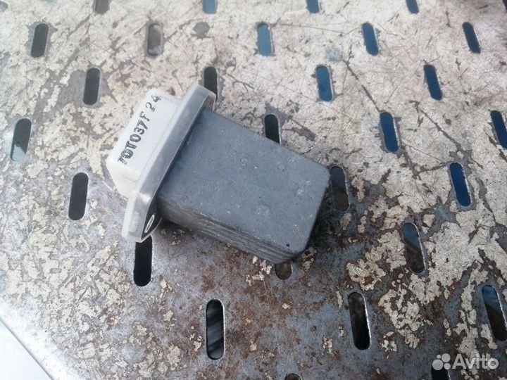 Резистор отопителя Nissan 70T037