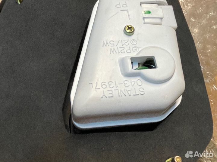 Фонарь задний внутренний Mazda 626