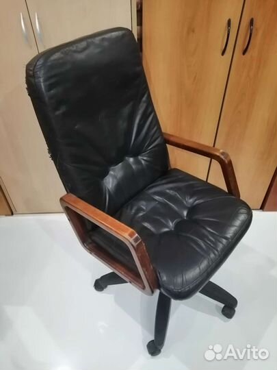 Кожаное компьютерное кресло