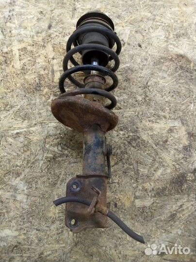 Стойка подвески передняя правая Chevrolet Lacetti