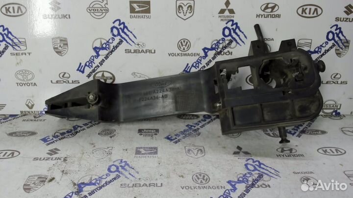 Кронштейн ручки передний правый Ford Fusion 2002-2