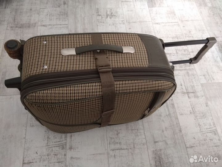 Чемодан с увеличением. Кодовый замок