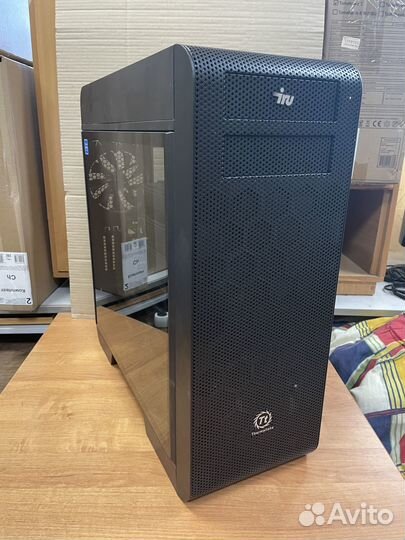 Корпус пк Core V71 thermaltake + бп Thermaltake