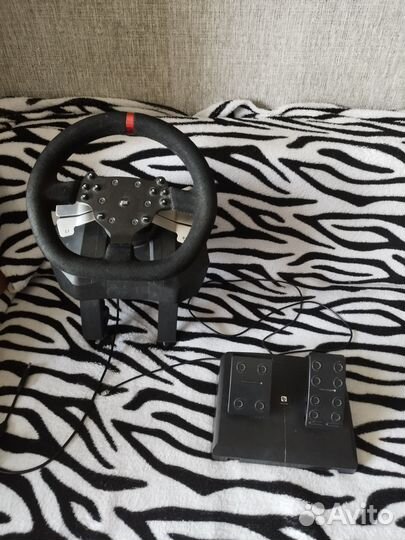 Игровой руль с педалями