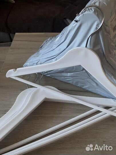 Вешалки плечики IKEA белые