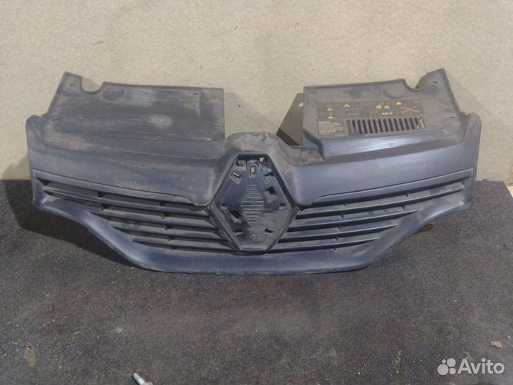 Решётка радиатора Renault Logan 2