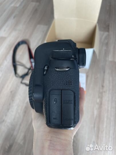 Зеркальный фотоаппарат Canon 6D (полный комплект)