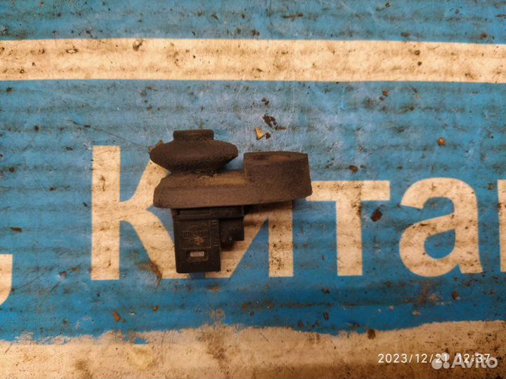 Датчик открытия двери Nissan Tino V10 98-05