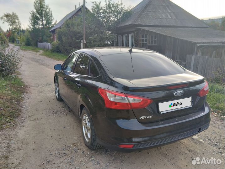 Ford Focus 1.6 МТ, 2012, битый, 262 000 км
