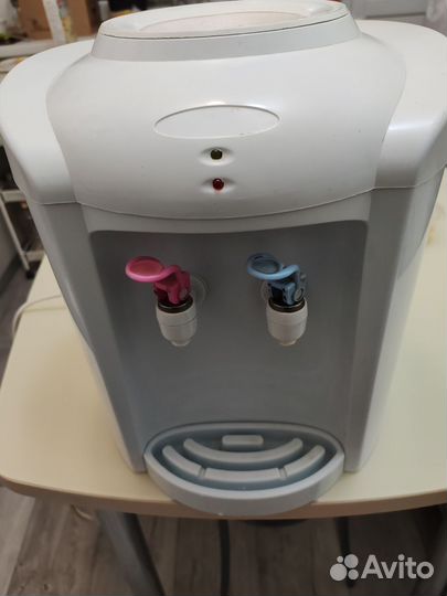 Куллер для воды настольный