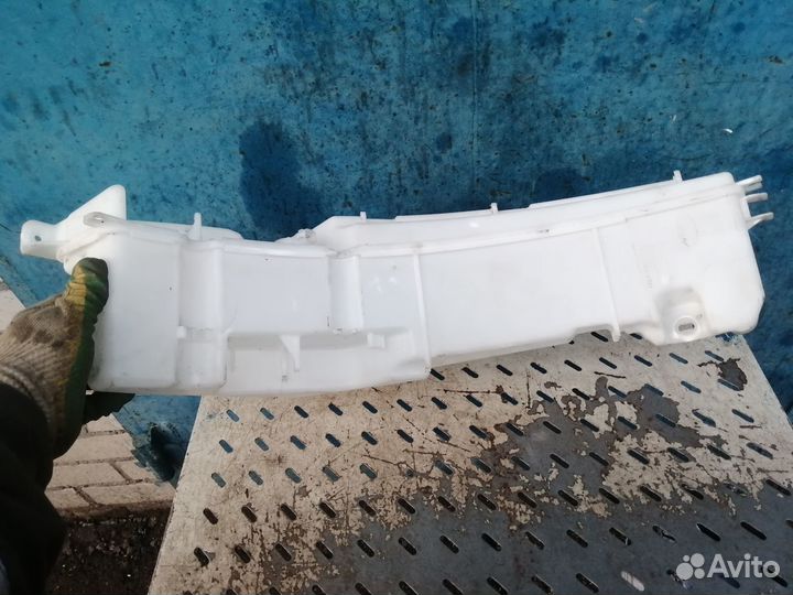 Бачок омывателя стекла Range Rover Sport L494