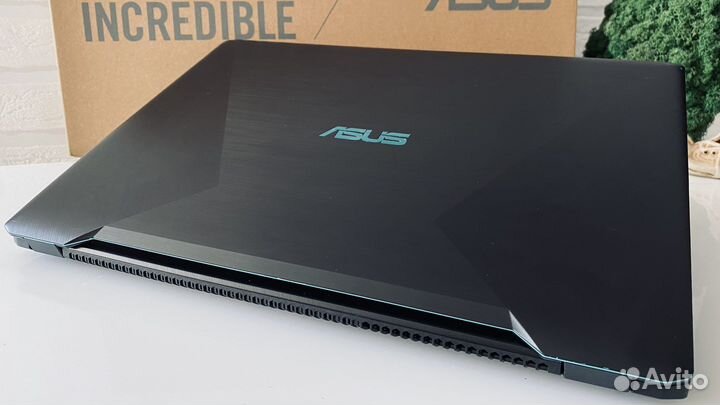 VivoBookAsus/AMD Ryzen5 3500U/2,10GHz/GTX1050 4GB