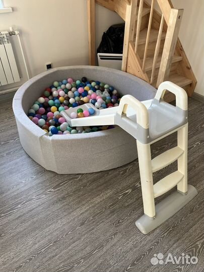 Сухой бассейн с шариками