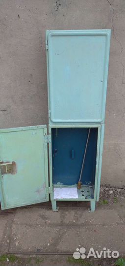 Металлический шкаф
