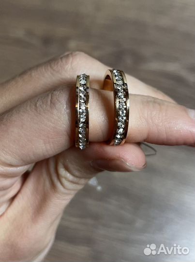 Кольцо из зирургической стали с цирконами