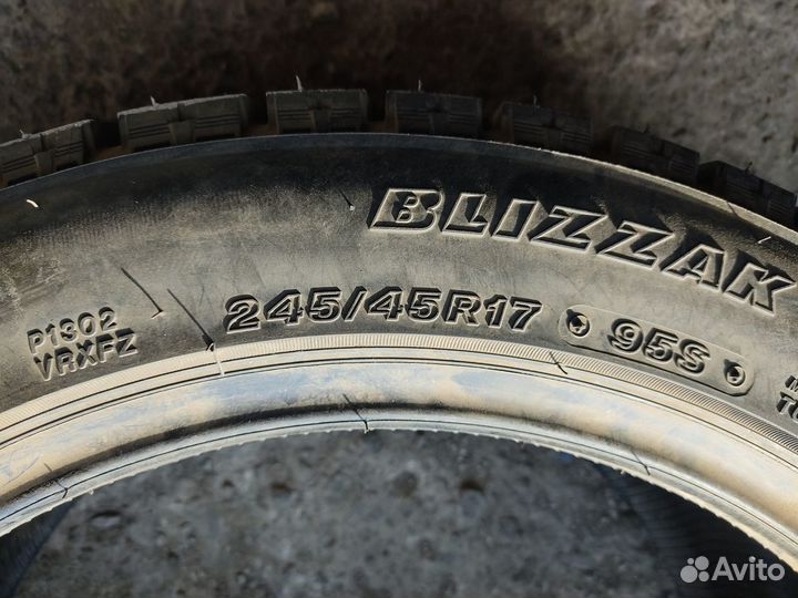 Bridgestone Blizzak VRX 245/45 R17 95S