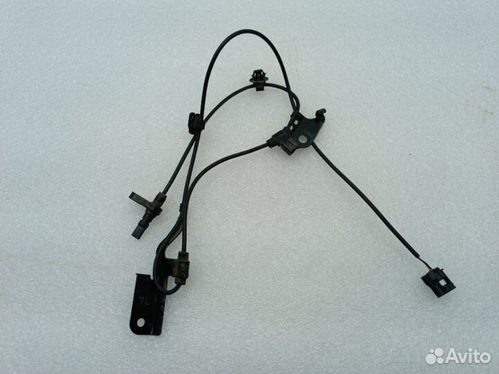 Датчик ABS передний левый Toyota Rav4 XA40 3zrfe