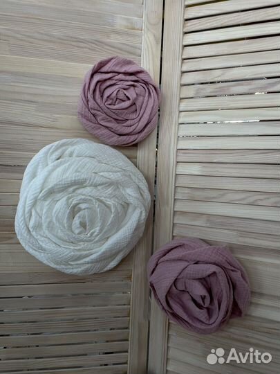 Декор интерьера розы из ткани муслин