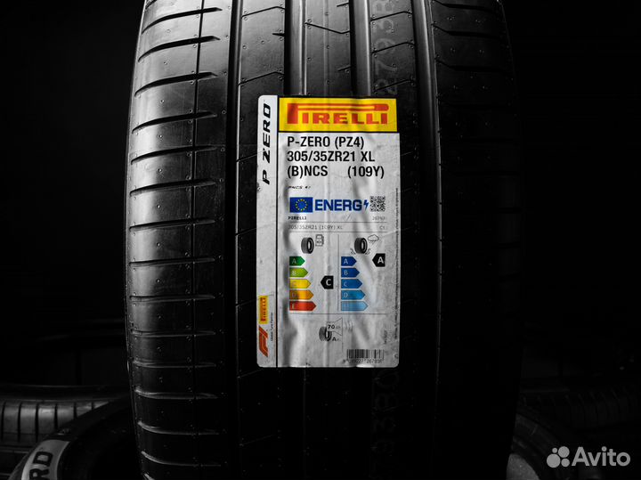 Pirelli P Zero PZ4 305/35 R21 и 265/40 R21 117Y