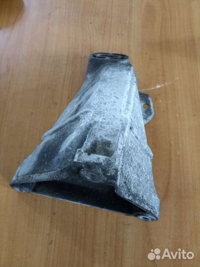 8a0199308vagкронштейн двигателя правый audi 80