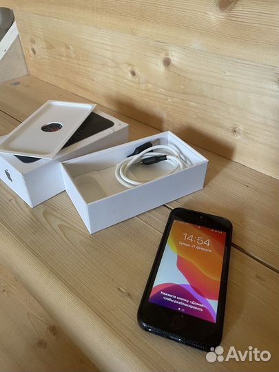 iPhone SE, 32 ГБ